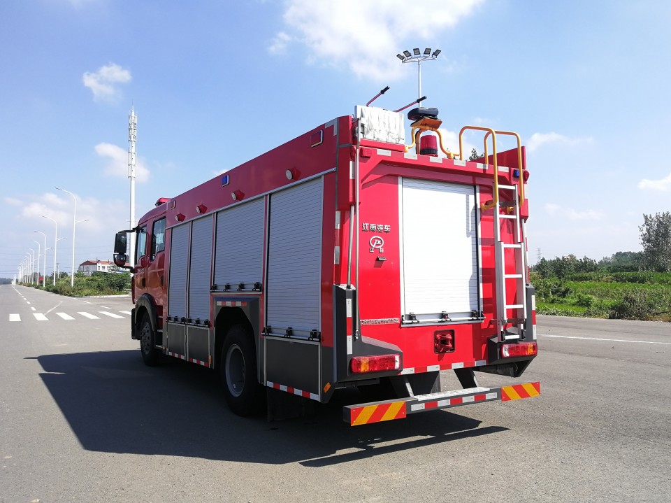 豪沃小T5G泡沫消防車(6.1噸)圖片