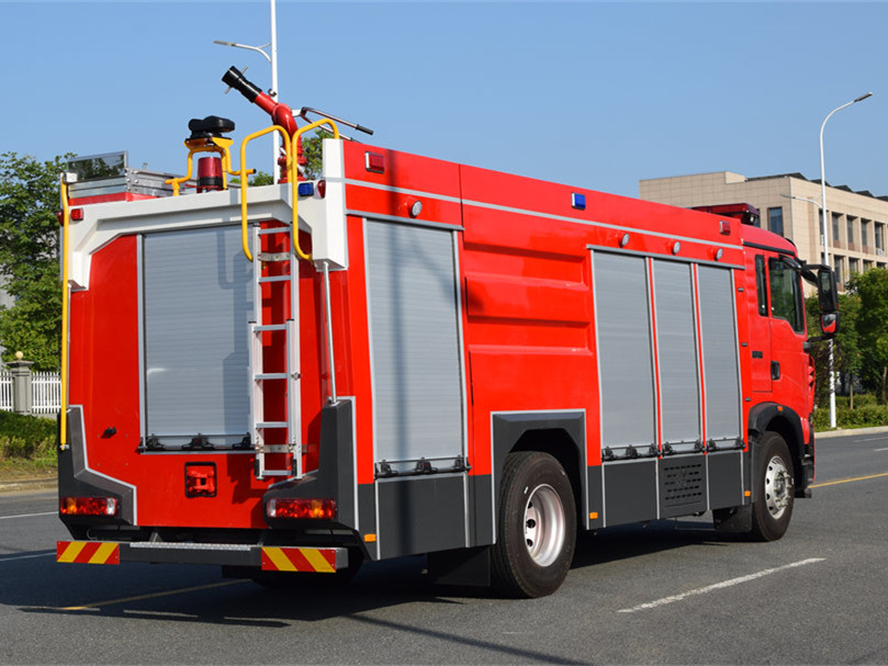 豪沃單橋水罐消防車(9噸)圖片